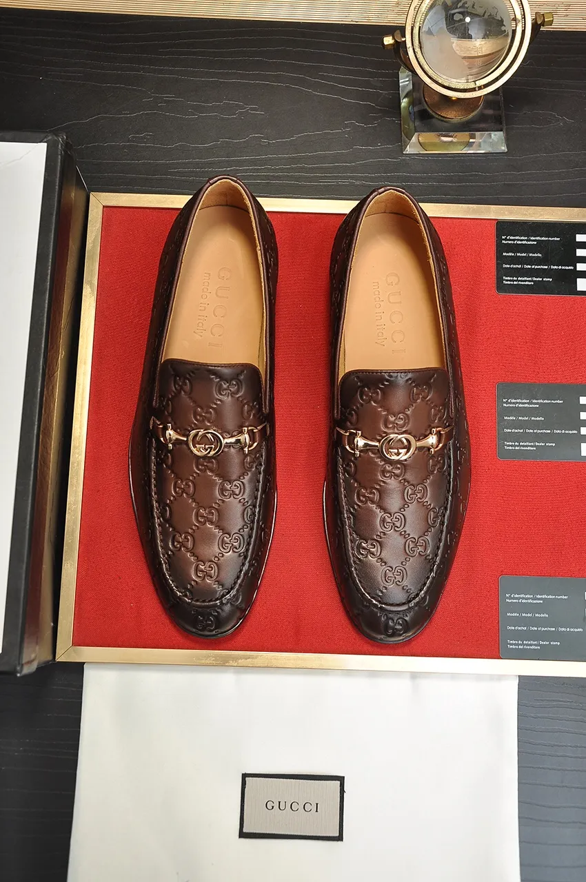 Men's shoes💰500💶Italy's top luxury men's shoe giant (GUCCI) (Gucci) (full cowhide lining) new arrival🍃Original European style🔰 Pleasant to the eye😍In order to make the shoes more durable and non-deformable🌀The production continues to follow traditional methods but there is still no lack of innovation💪Choose original sheepskin for the leather♻️ Smooth and natural And extra bright ⭐Made of imported cowhide, the first choice of rich people 38-45 (45 customized)